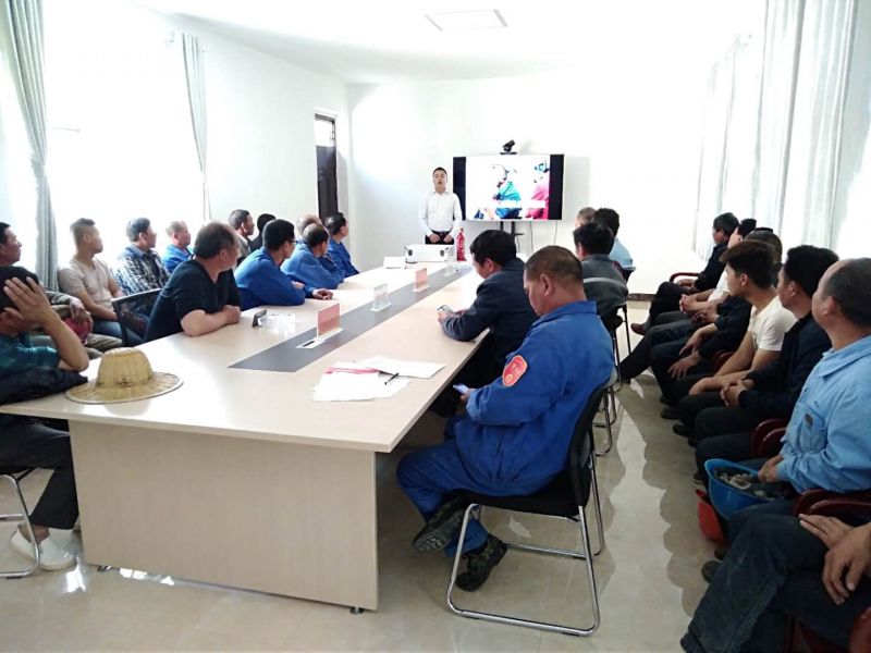 
				   
					黃河同力鹿角嶺礦山舉行滑塌、消防事故應(yīng)急救援演練
				 